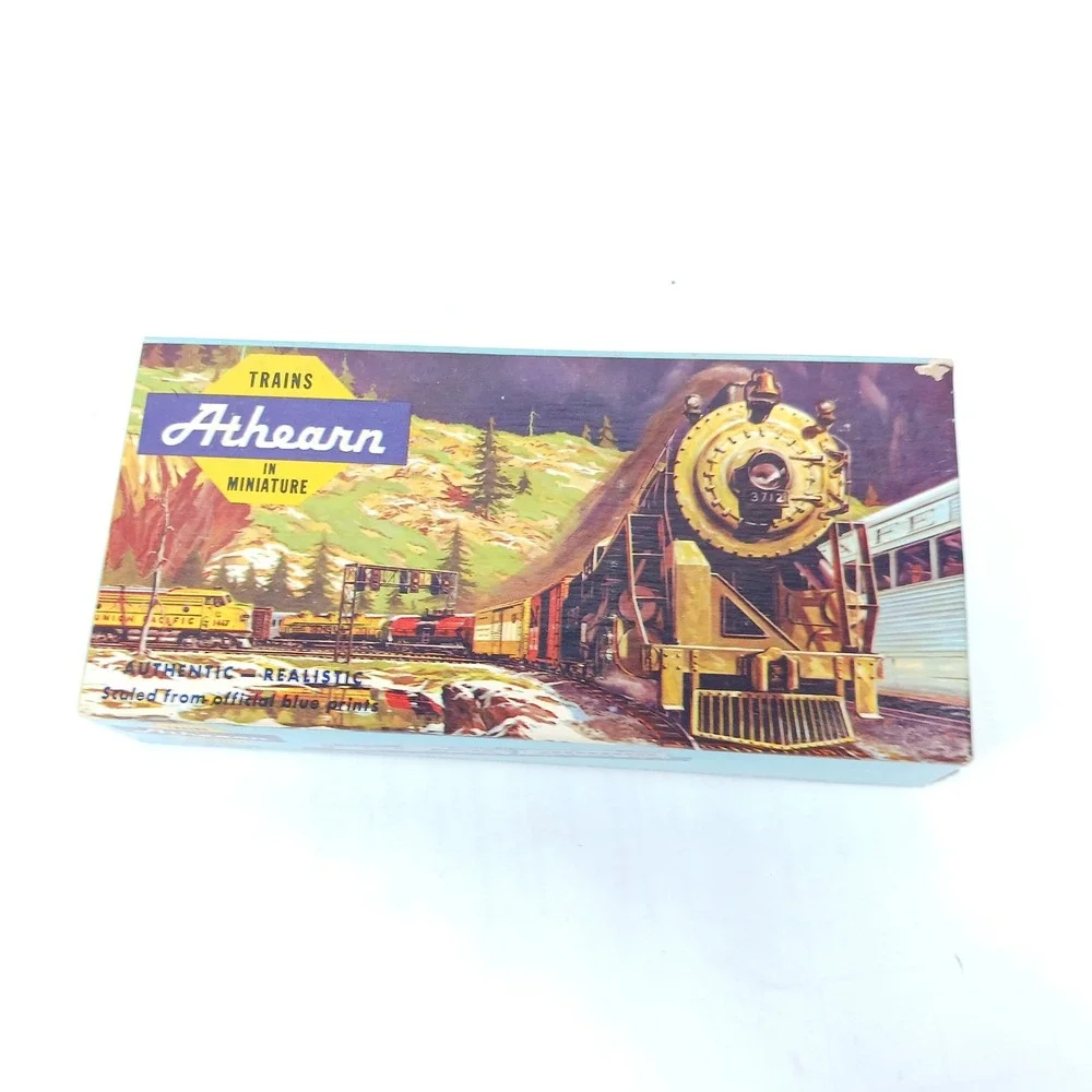 Athearn HO Scale Soo Line 50ft Plug Door Boxcar 1335 White Red Road 177850